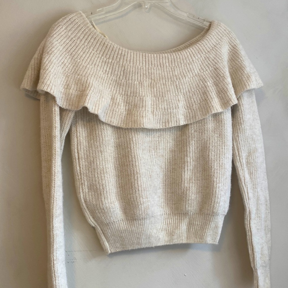 Kimchi off the shoulder sweater knit white beige